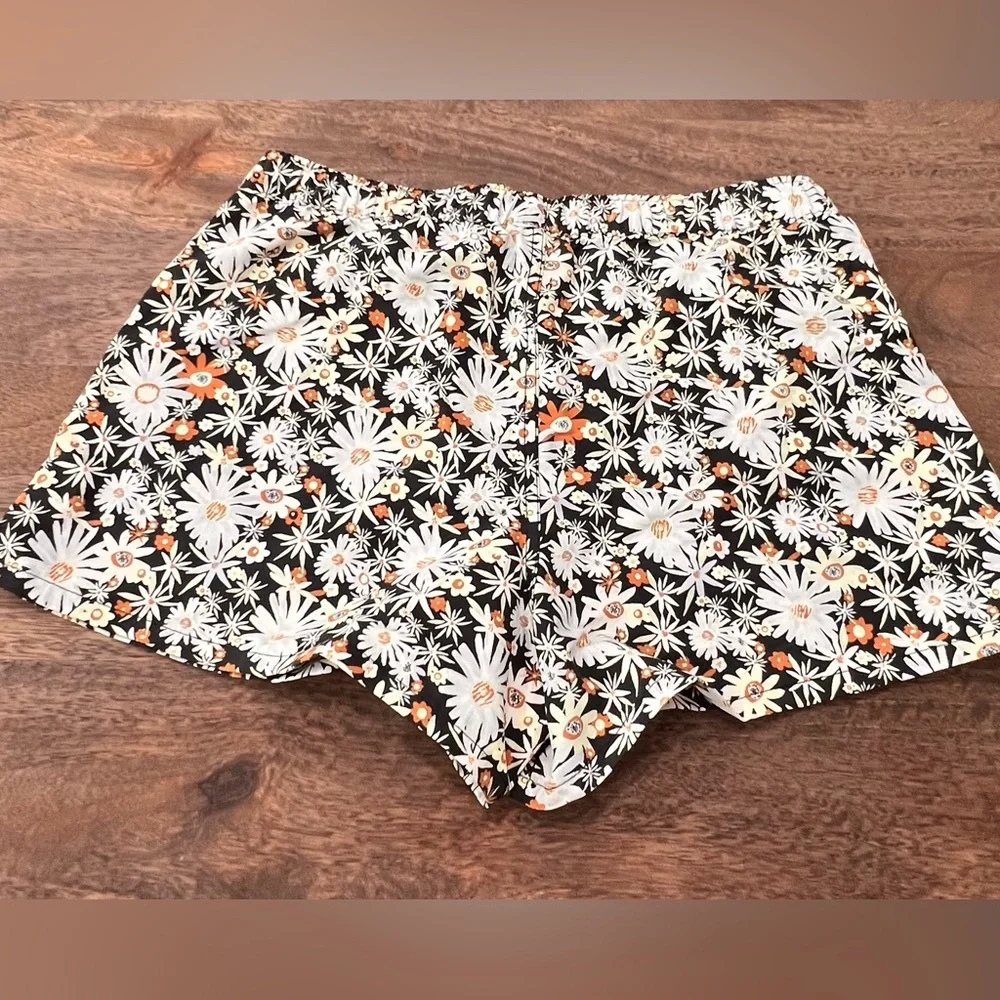 NWT Patagonia Barely Baggies Shorts Small Daisies Primavera Ink Black Hiking - Picture 2 of 5